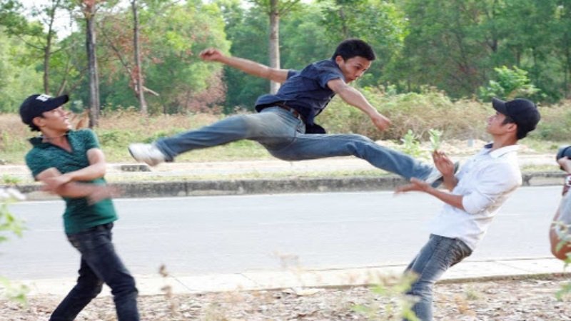 Mơ thấy nhà hàng xóm có ẩu đả cho thấy bạn đang có mối quan hệ không được tốt