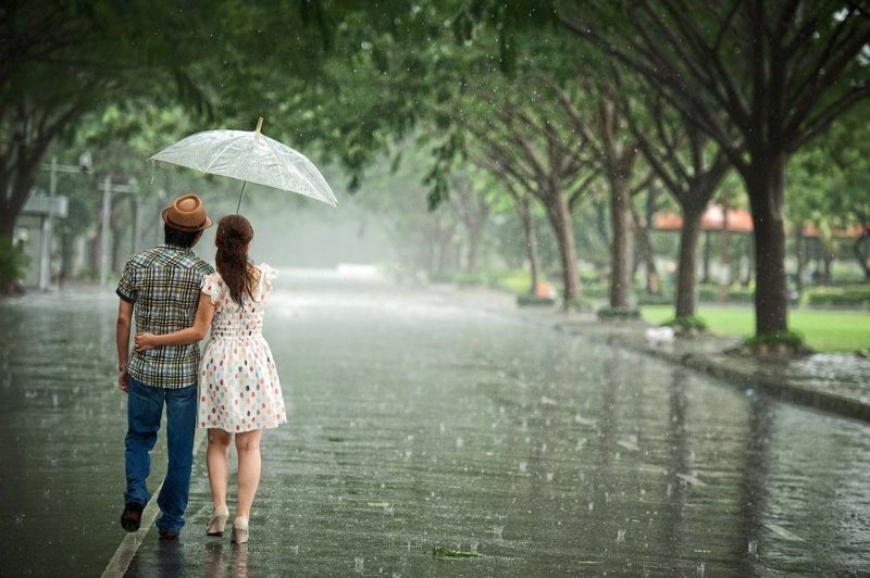 Ngủ mơ thấy mình và người yêu/vợ/chồng đi dưới trời mưa